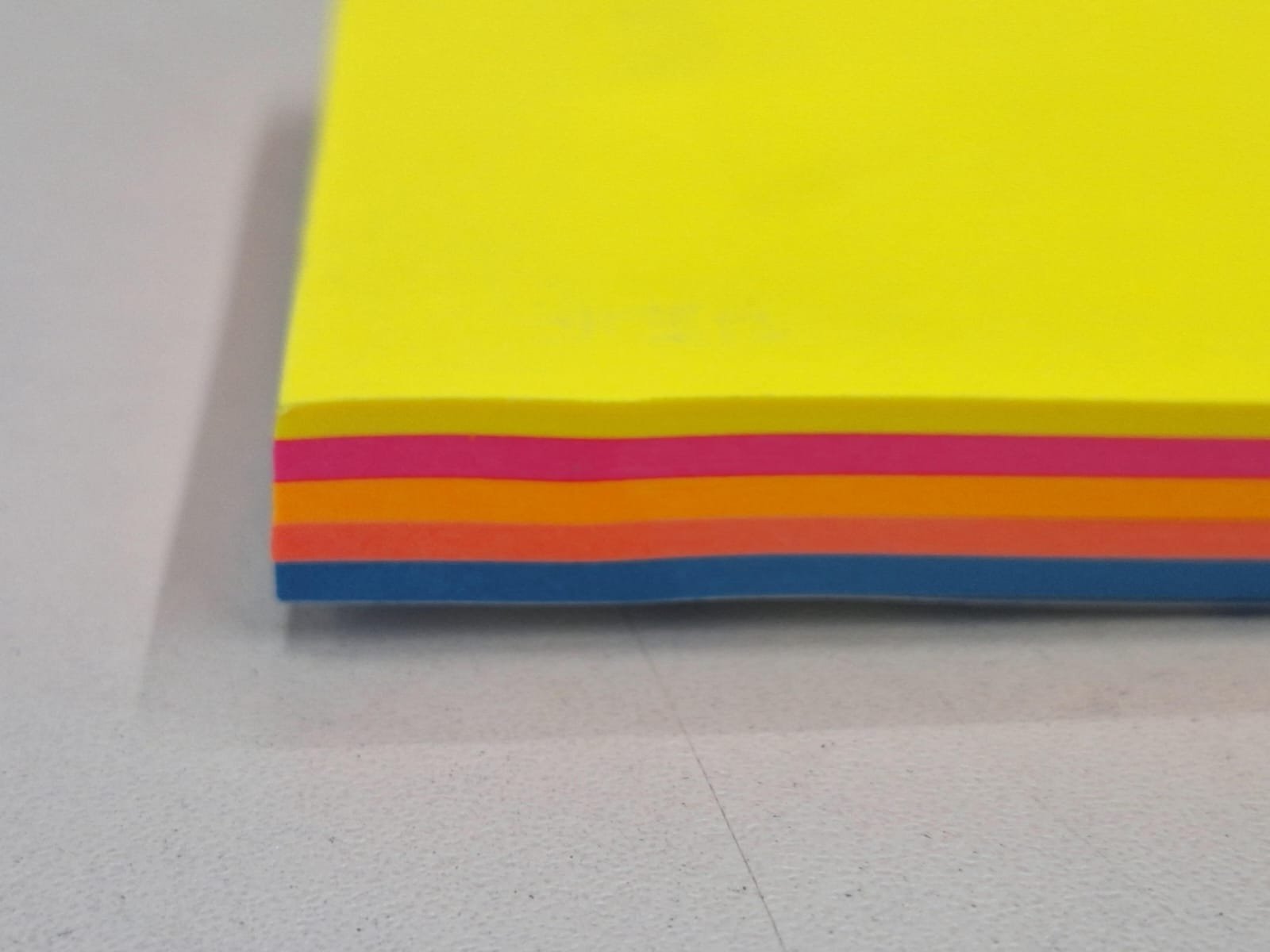 Bloquinho De Notas Post It 8X8 cm 5 CORES - Imagem 4